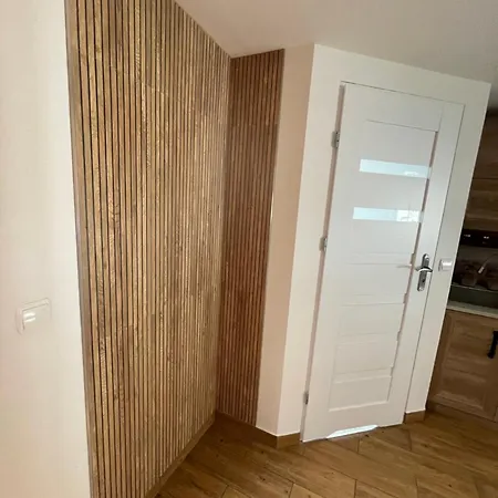 Przystanek - Ul Karkonoska 2 *