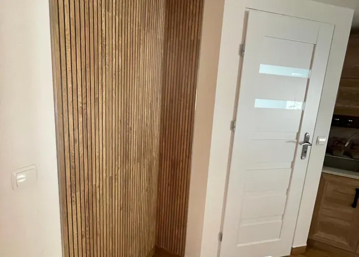 Przystanek - Ul Karkonoska 2 *